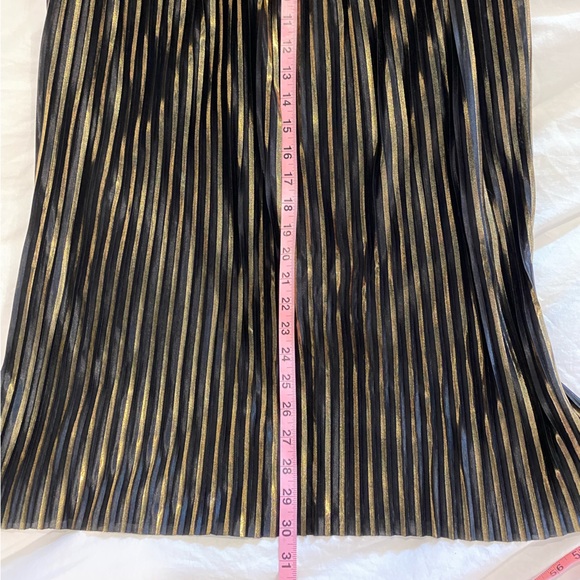Silence+Noise Gold Pleated Skirt - Picture 4 of 5
